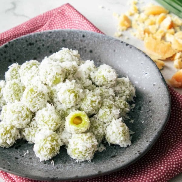 Pandan Palm Sugar Dumplings (Kanom Ko)