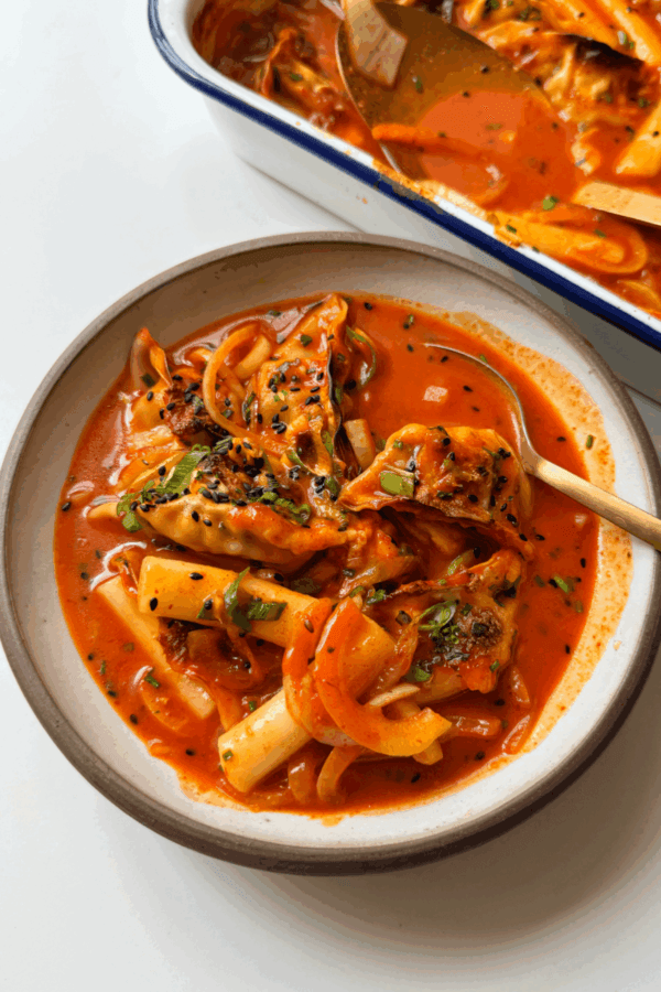 Dumpling Tteokbokki Bake (Spicy Dumpling Rice Cake Bake)