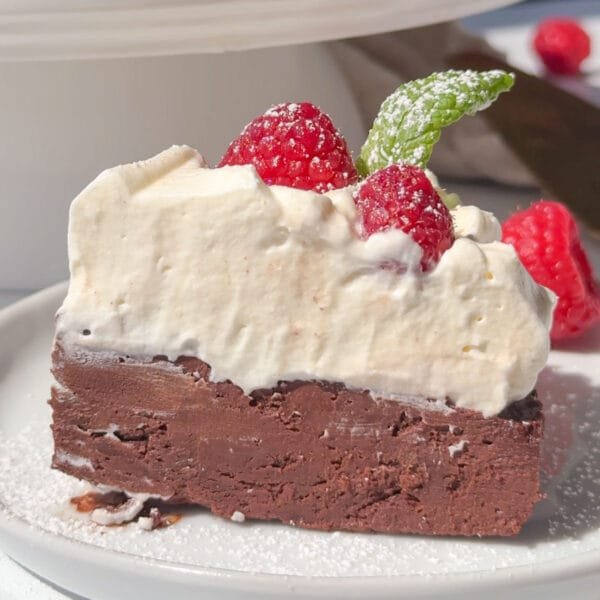 Super Easy 2 Ingredient Cake