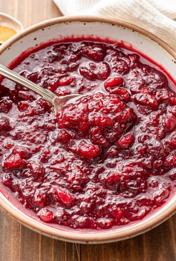 Easy Homemade Cranberry Sauce (5-Ingredients)